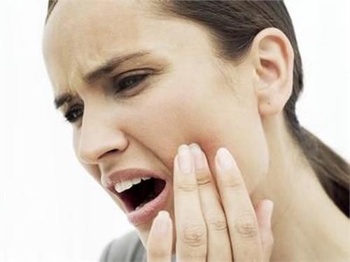 các vấn đề thường gặp sau khi trồng răng sứ và cách khắc phục 1