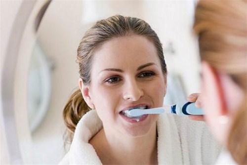 cách vệ sinh răng miệng sau khi nhổ răng 8
