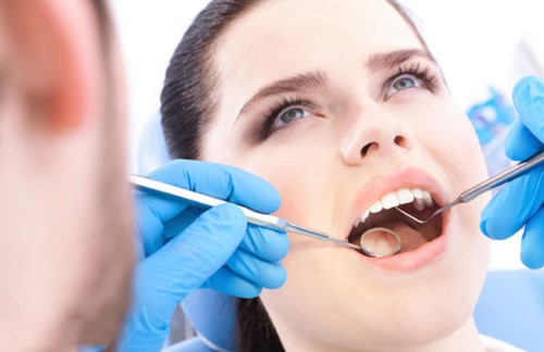 Thói quen khám răng định kỳ có thể giúp giải quyết các vấn đề và bệnh răng miệng tiềm ẩn trong giai đoạn đầu
